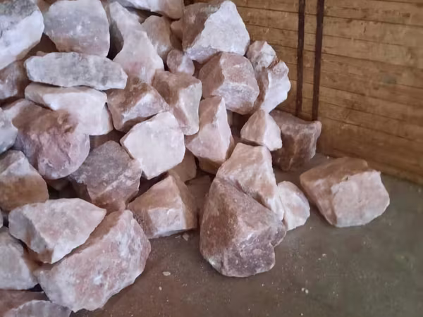 Соль кормовая лизунец, розовая, гималаиская,